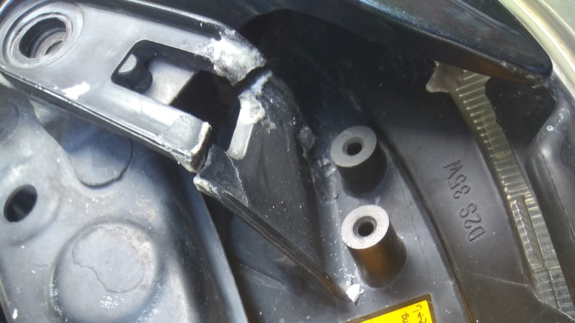 Восстановление креплений фары